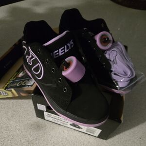 Girls Brand New Heelys
